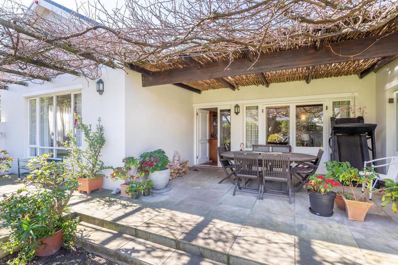 To Let 4 Bedroom Property for Rent in Rondebosch Western Cape